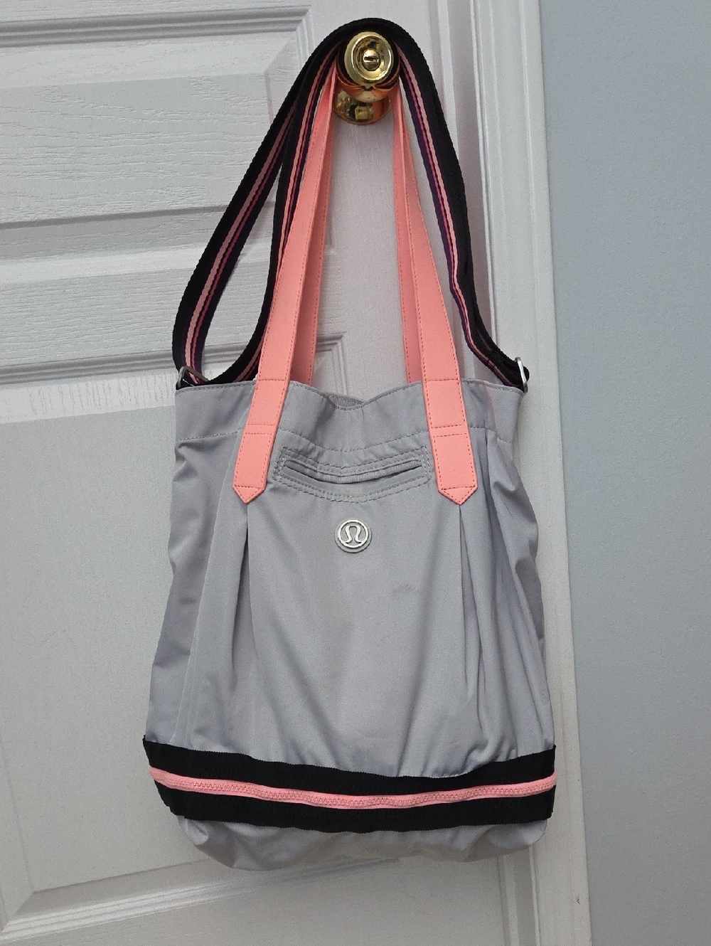lululemon athletica Enlighten & Expand Light Gray Tote with Pink Accents